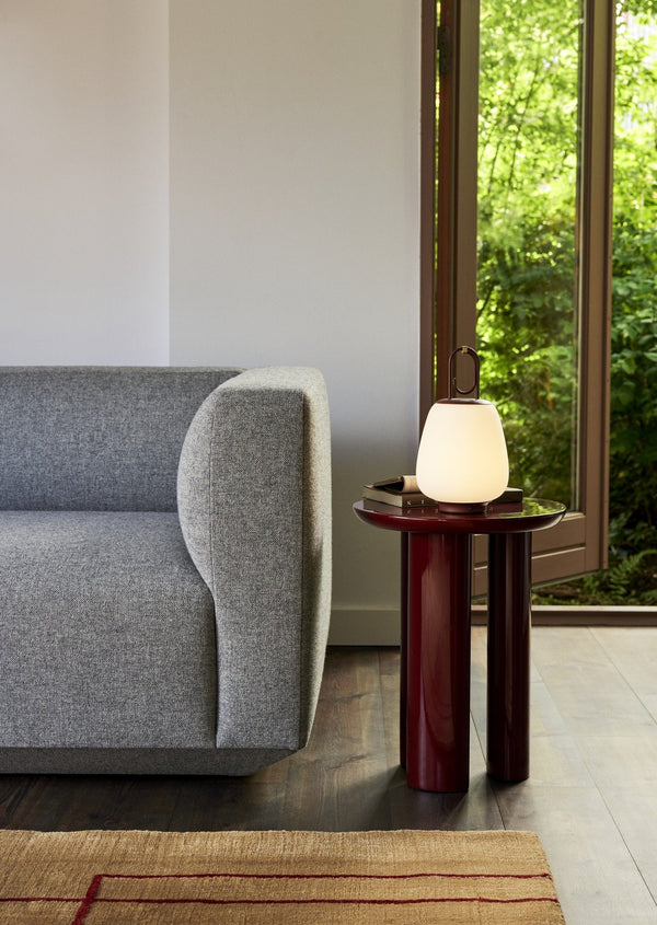&Tradition LUCCA Lampada ricaricabile indoor outdoor accesa in ambiente, design e diffusione della luce