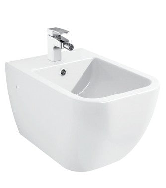 Coppia sanitari sospesi con Softclose Bianco Legend ambientato su piano bagno con accessori - Exagonshop