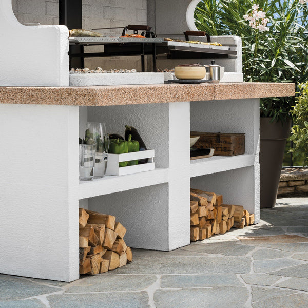 Palazzetti Miami 3 barbecue a legna grezzo doppio grill e, dettaglio del pannello comandi e della bocca di carico