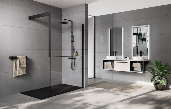 Novellini Kuandra H Parete doccia 117 a 120 cm H 200 nero installato in bagno moderno con ante in vetro temperato