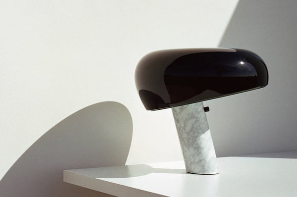 Flos Snoopy Lampada Da Tavolo 37 cm nero con Base In Marmo Di Carrara