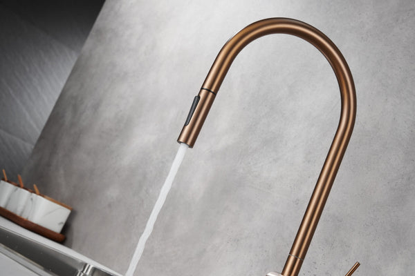 Rubinetto cucina monocomando con bocca estraibile in ottone oro rosa spazzolato PVD Novara