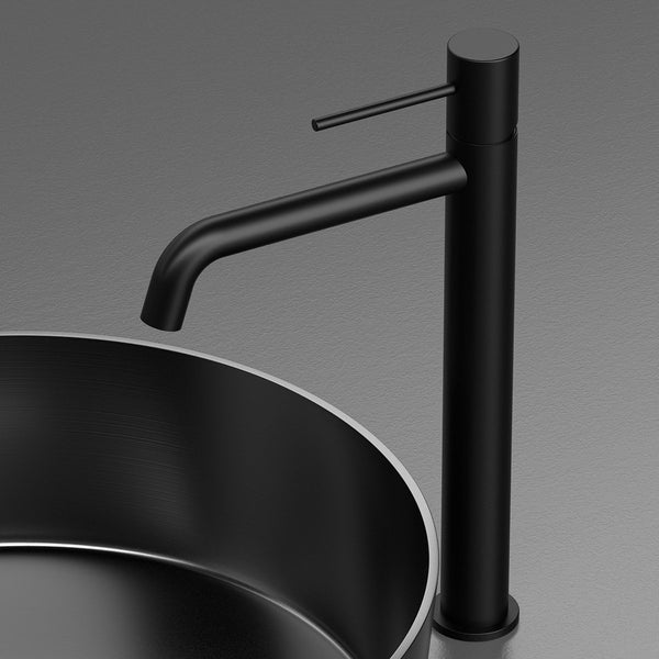 Coppia rubinetti lavabo alto e bidet in ottone nero opaco con flessibili Hidden