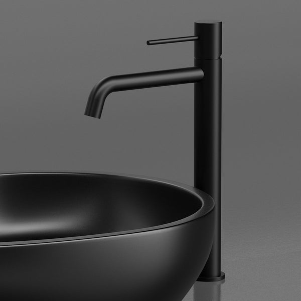 Coppia rubinetti lavabo alto e bidet in ottone nero opaco con flessibili Hidden