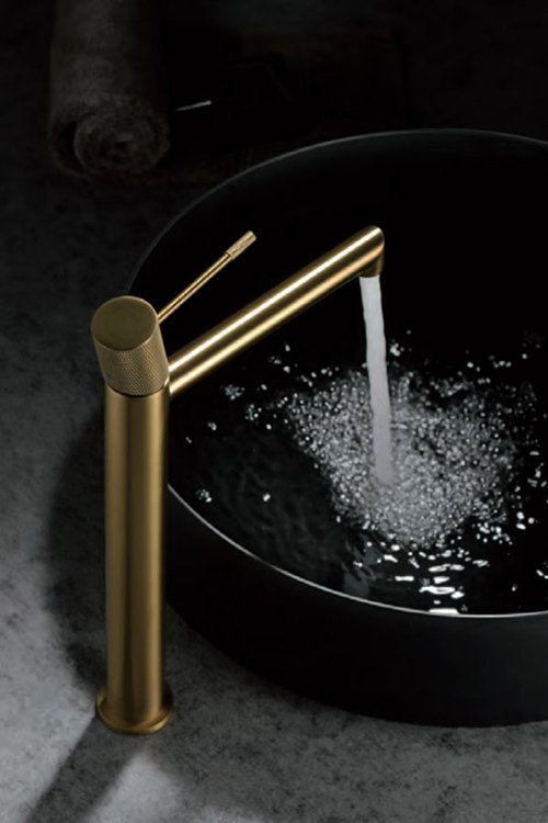 Rubinetto miscelatore alto per lavabo senza scarico in ottone oro spazzolato Melin