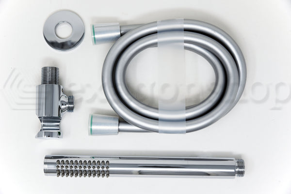 Kit doccetta tonda con presa acqua in ottone Cromo Elliot, dettaglio ravvicinato della finitura e del marchio - Exagonshop