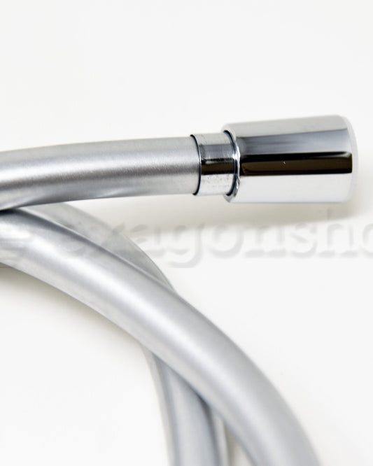 Flessibile doccetta antitorsione 150 cm doppio cono in pvc, vista frontale della maniglia e della bocca di erogazione...