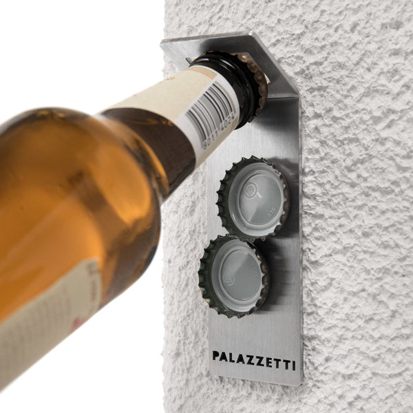 Palazzetti Trinidad 2 barbecue con grill extralarge e Grey accesa in soggiorno, fiamma visibile attraverso il vetro