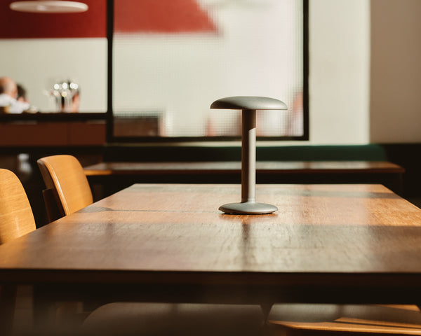 Flos Gustave Lampada ricaricabile interno esterno 2700K 159LM Raw Aluminum