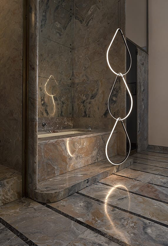 Flos Arrangements Drop Up Lampada a goccia sospesa a luce diffusa in alluminio Nero Opaco