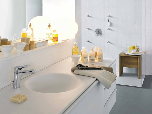 Wind Zucchetti Set Miscelatori per Lavabo Bidet e Vasca visto dall'alto con superficie e piletta di scarico - Zucchetti...