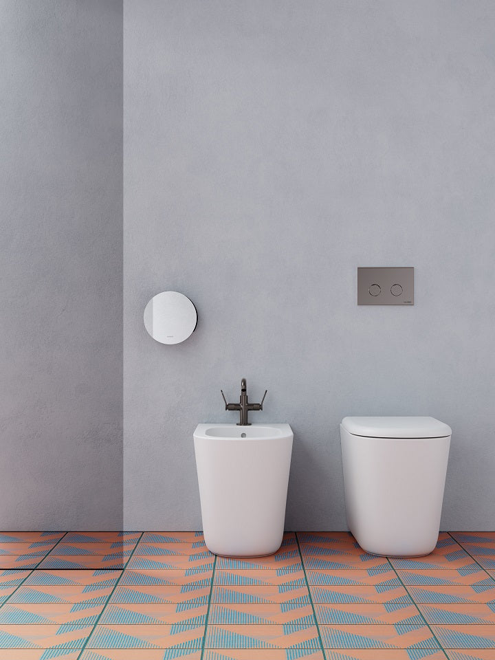 Globo Lalita Bidet Filo Parete A Pavimento In Ceramica 00 Bianco, vista frontale su sfondo bianco - Ceramica Globo