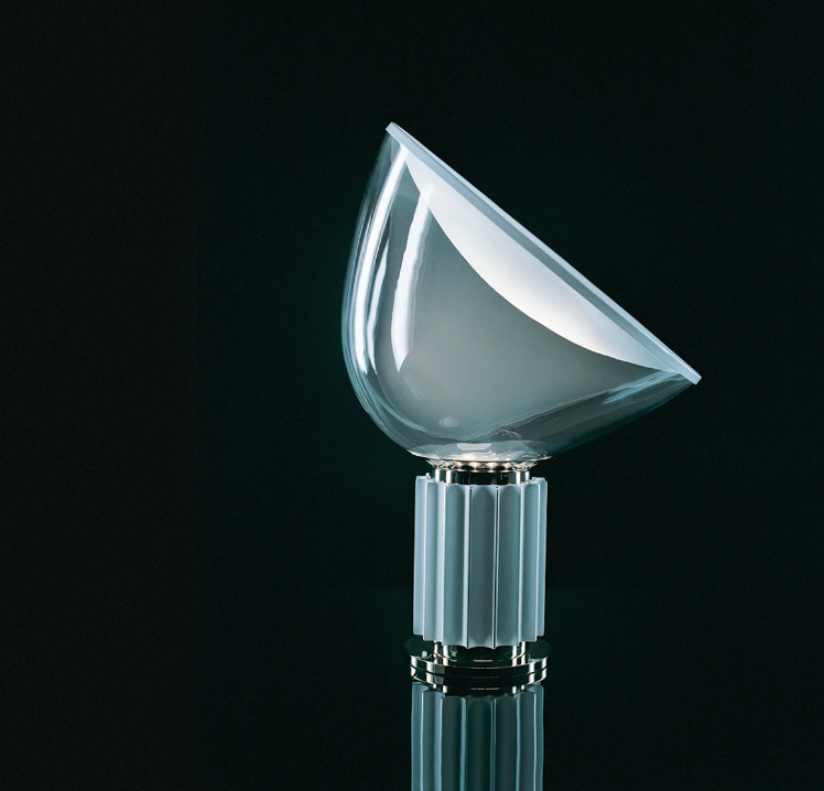Flos Taccia Small Lampada da tavolo argento con dimmer, vista posteriore con attacco elettrico
