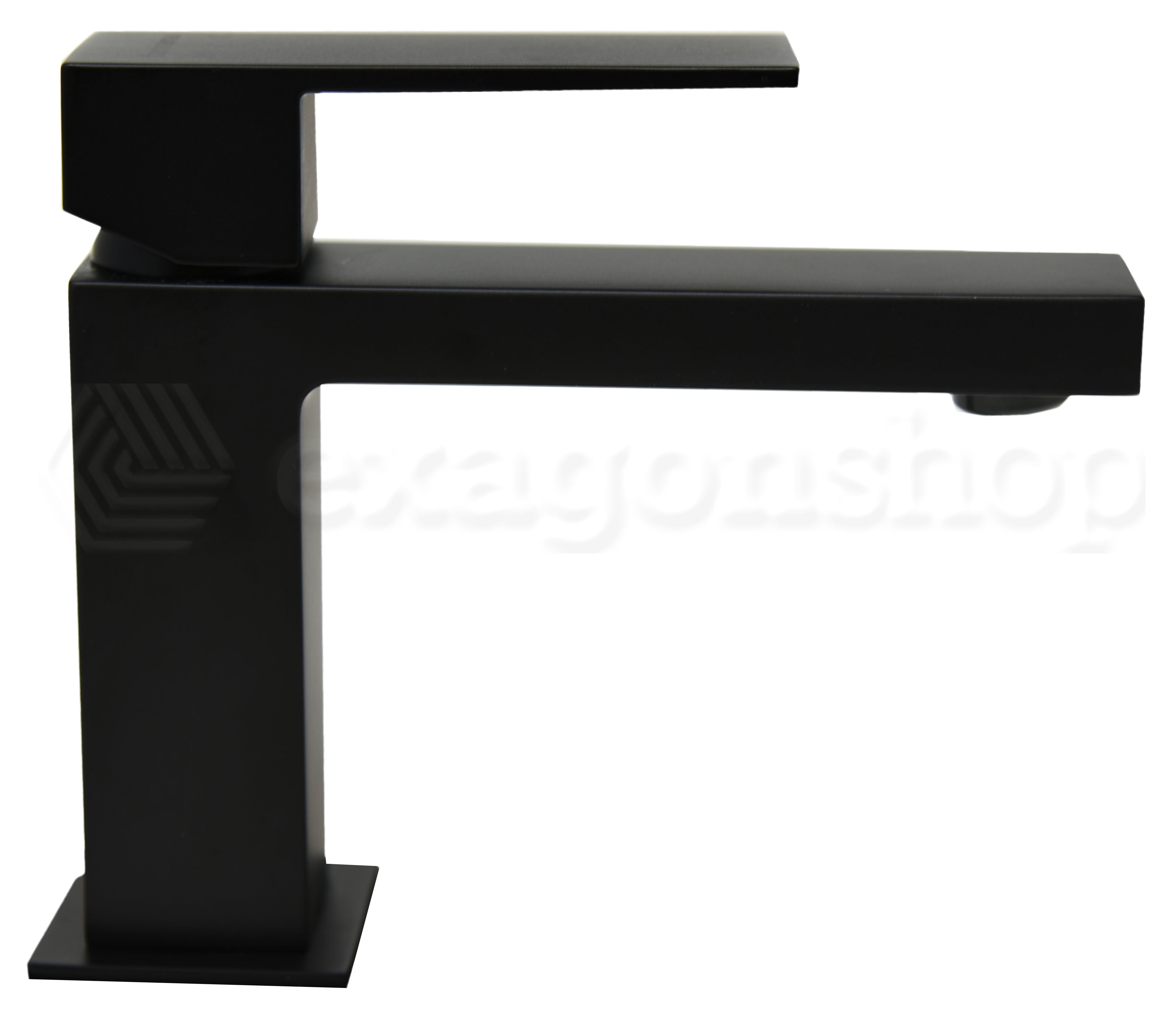 Miscelatore per lavabo con scarico click clack nero opaco ambientato su piano bagno con accessori - Teorema