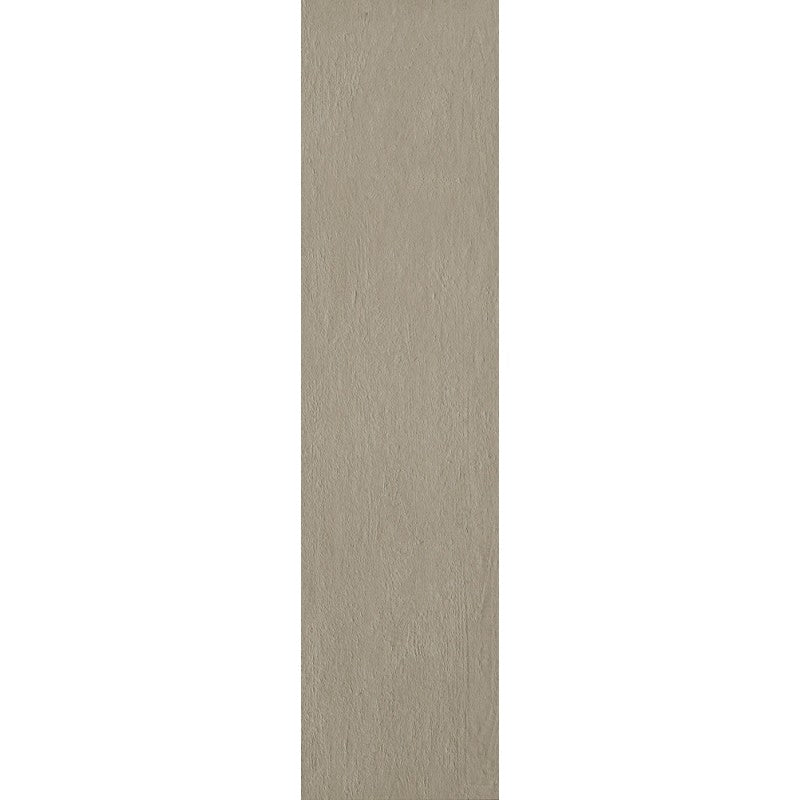 Mutina Flow Piastrella Rettificato Cm 30x120 In Gres in gres porcellanato e spazzolato, superficie e texture ravvicinata...
