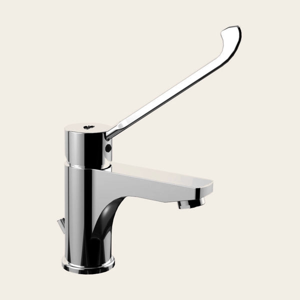 Paffoni Red Red305 Miscelatore Lavabo Con Leva Clinica E ambientato su piano bagno con accessori