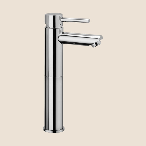 Paffoni Stick Sk071h 120 Miscelatore lavabo alto senza ambientato su piano bagno con accessori