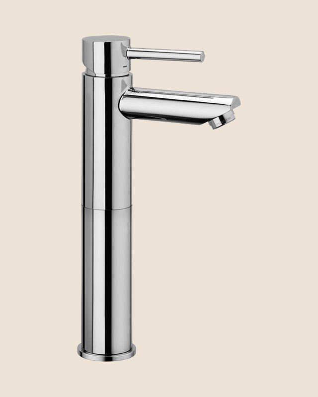 Paffoni Stick Sk071h 120 Miscelatore lavabo alto senza ambientato su piano bagno con accessori