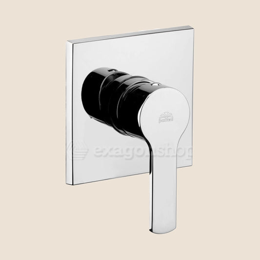 Paffoni West Ws010 Miscelatore doccia Incasso con Piastra in abs, vista frontale della maniglia e della bocca di erogazione