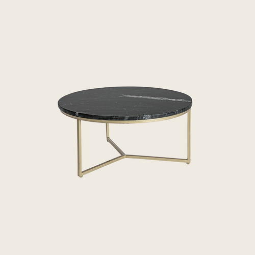 Andrea Bizzotto Prescott tavolino 67,5 in marmo nero e in naturale ambientato in spazio living con arredi coordinati