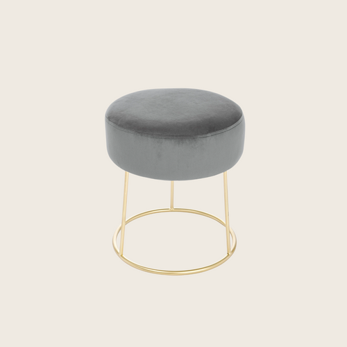 Andrea Bizzotto Clarissa Pouf atmosphere effetto velluto ambientato in spazio living con arredi coordinati