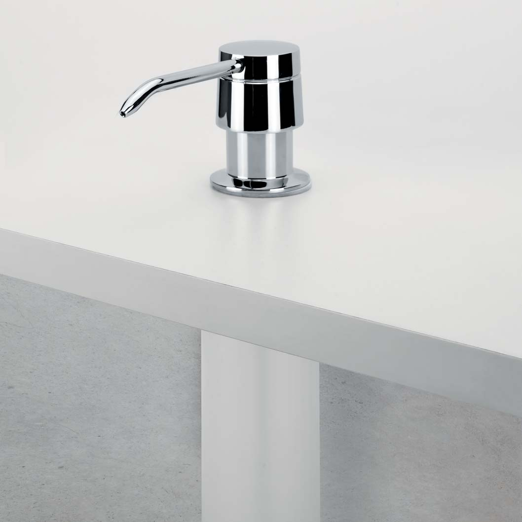Colombo Contract Dispenser Spandisapone Da Incasso Cromo in lucido montato a parete, vista del design e della finitura...