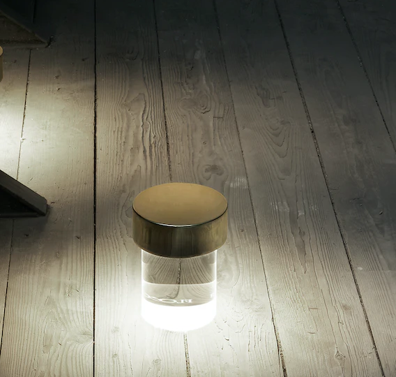Flos Last Order Clear Lampada Da Tavolo ricaricabile rame spenta, dettaglio del corpo lampada e dei materiali