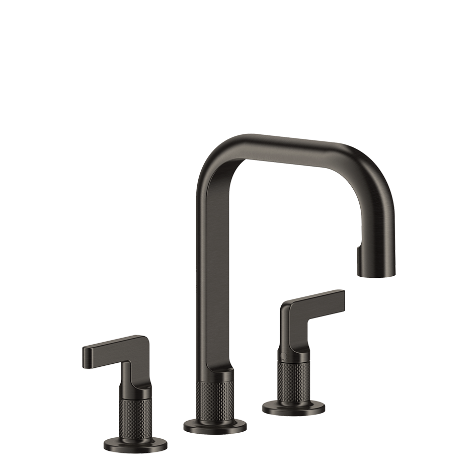 Gessi Inciso Gruppo Lavabo medio 3 Fori maniglie a leva con Black Xl ambientato su piano bagno con accessori