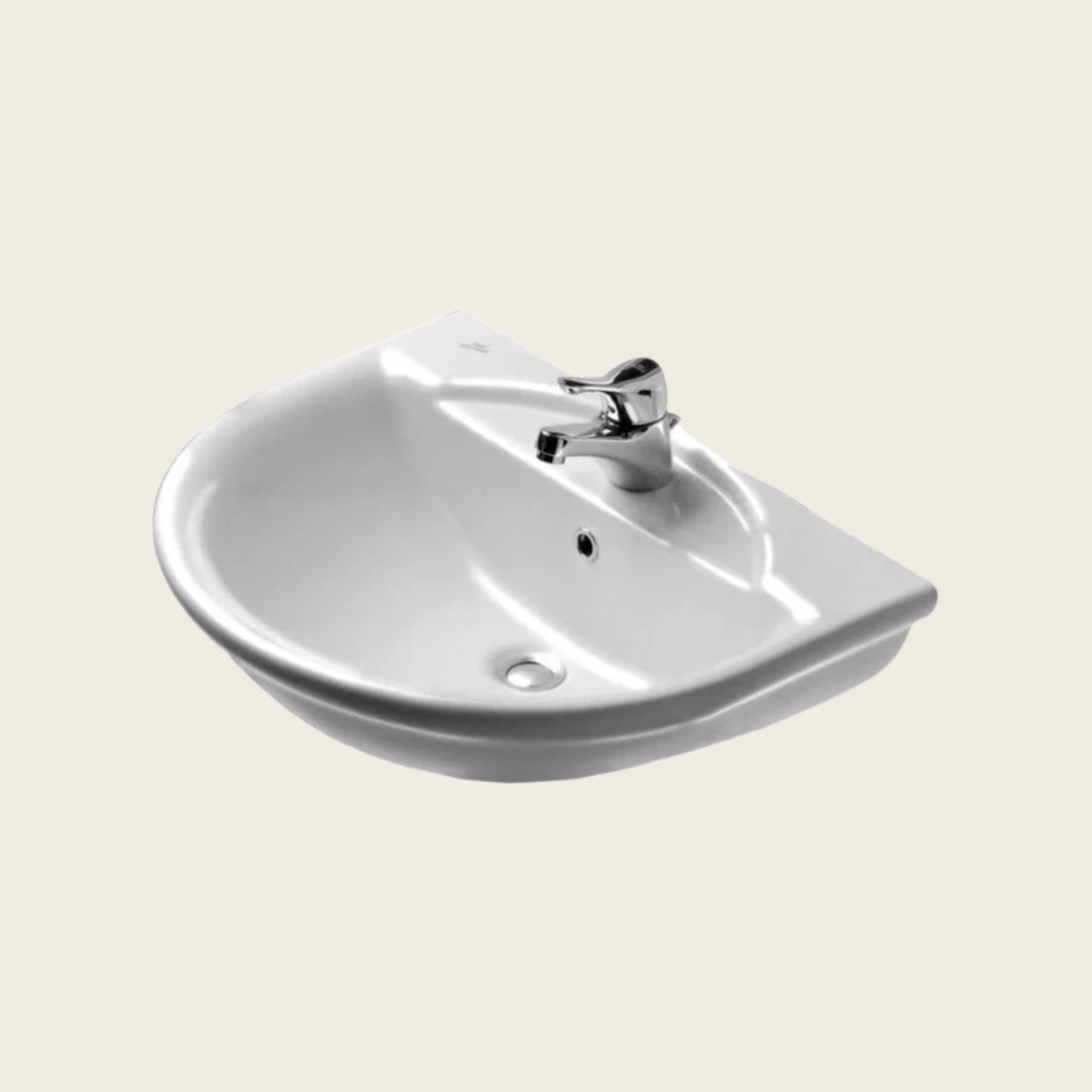 Ideal Standard Esedra Lavabo in ceramica bianco ambientato su piano bagno con accessori