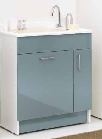 Colavene Lindo lavatoio 75x50 celeste con portabiancheria e installato su lavello, vista della bocca e della leva