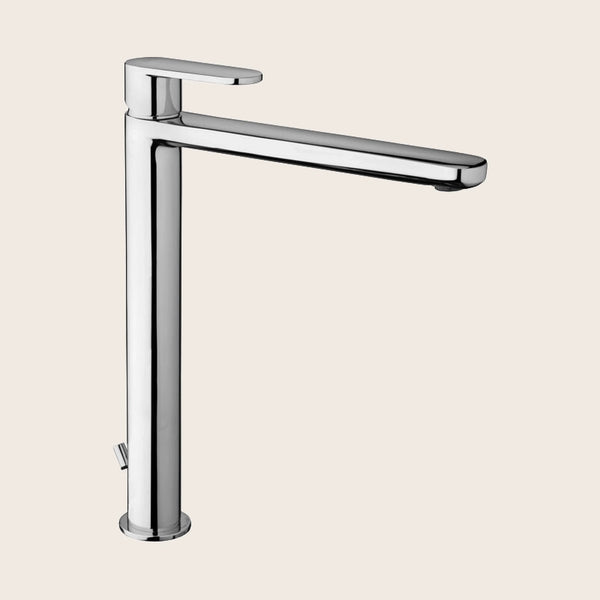 Paffoni Candy Miscelatore lavabo alto scarico automatico ambientato su piano bagno con accessori