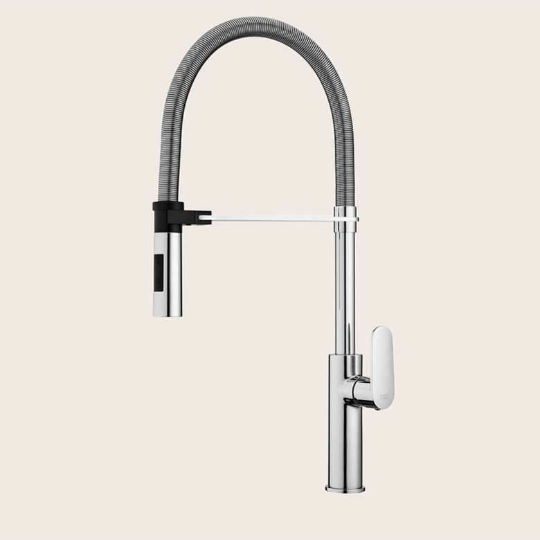 Paffoni Candy Ca179 Professional Miscelatore lavello doccia installato su lavello, vista della bocca e della leva