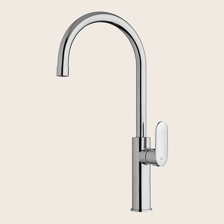 Paffoni Candy Ca180 Miscelatore lavello alto monoforo con installato su lavello, vista della bocca e della leva