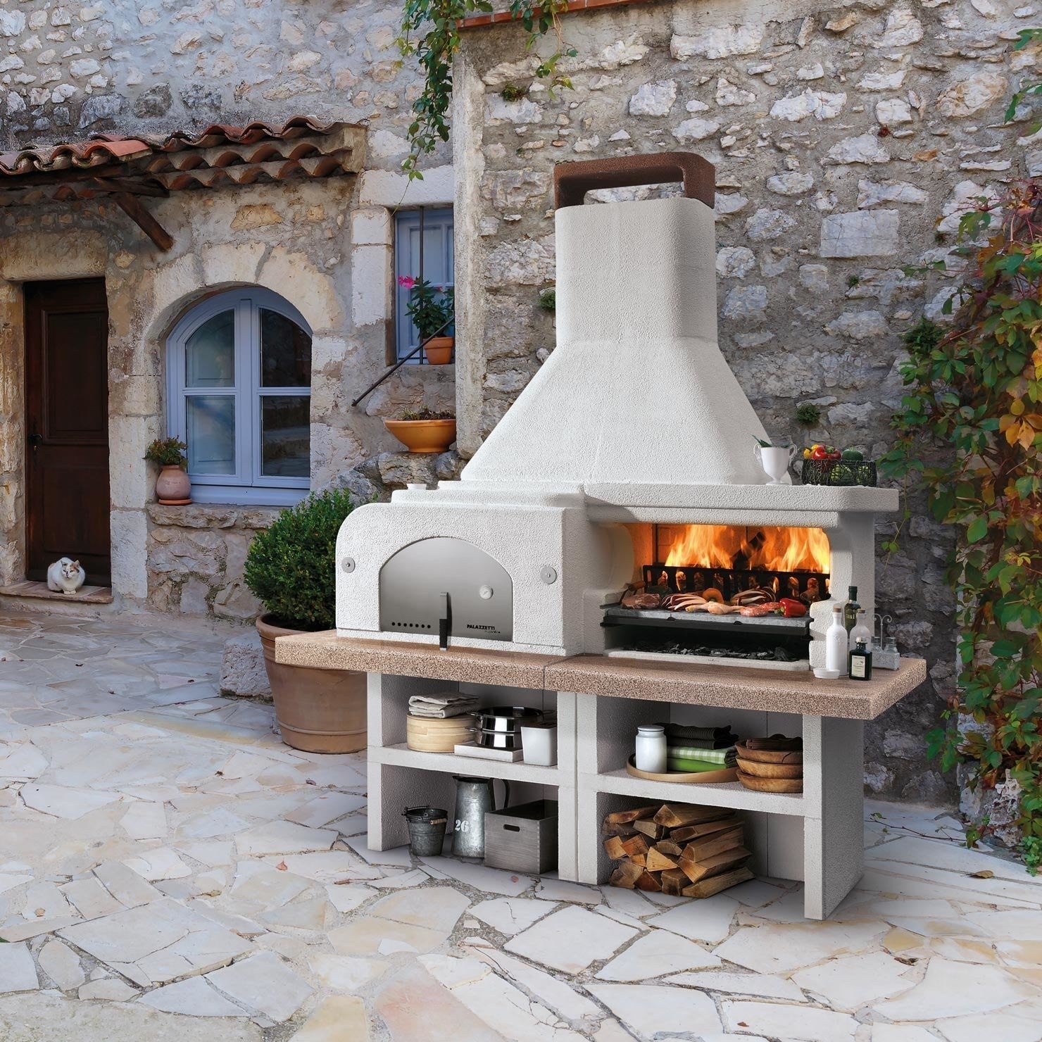 Palazzetti Gargano 3 barbecue a legna grezzo con forno, dettaglio del pannello comandi e della bocca di carico