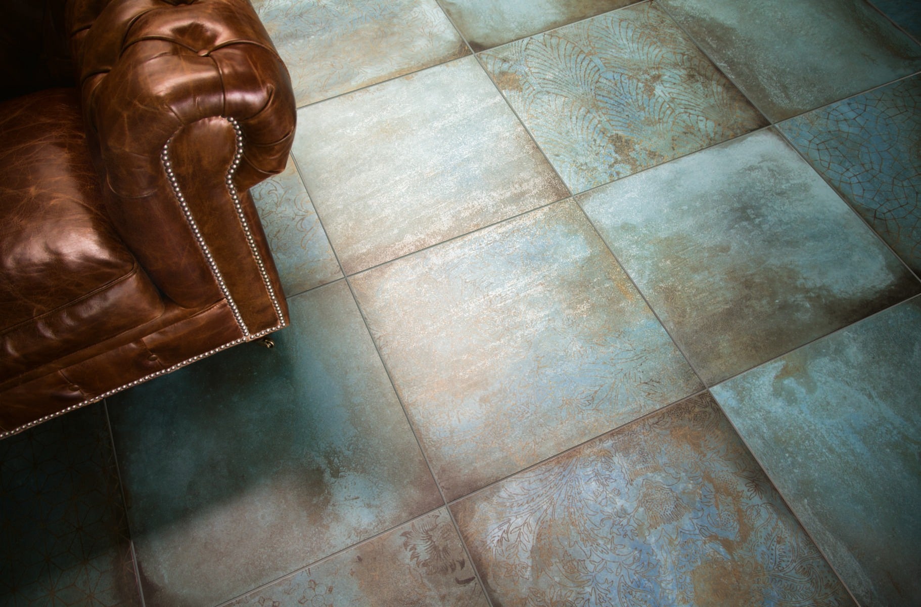 Ceramiche Caesar Trace Mint 60x60 grÃ¨s porcellanato posata in ambiente arredato, dettaglio della venatura