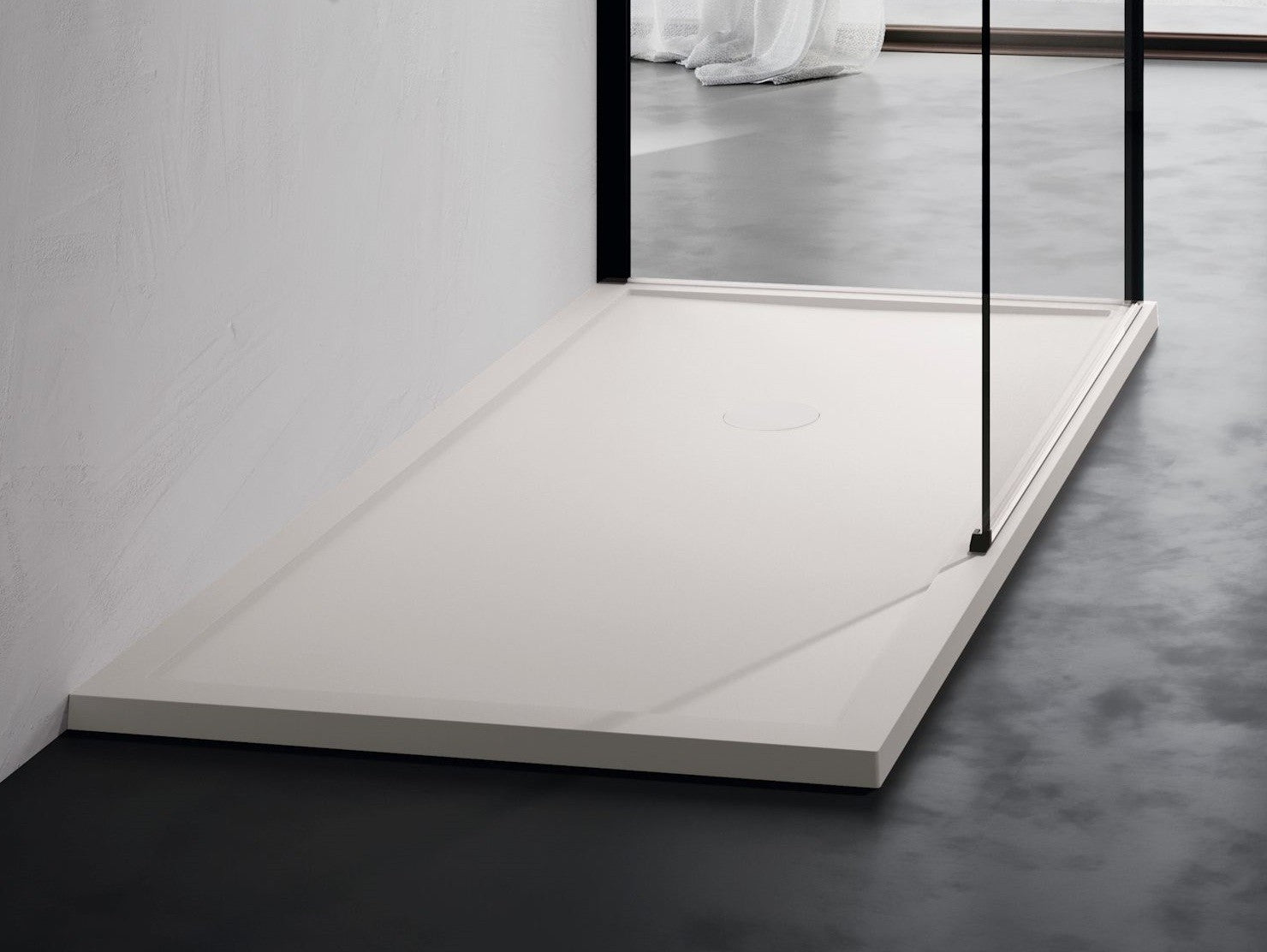 Novellini Olympic Plus Piatto Doccia 180x80 Rettangolare ambientato in box doccia con pareti in vetro