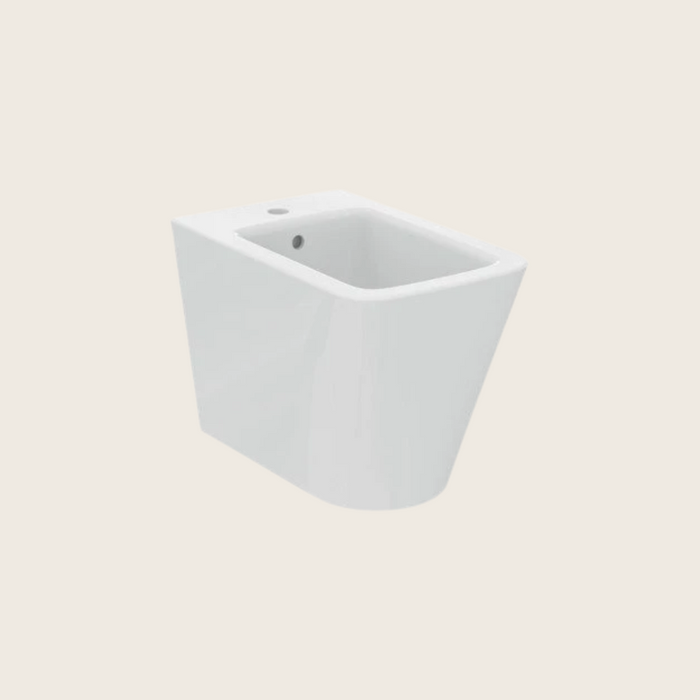 Ideal standard blend cube t368901 bidet a terra filo parete 00 Bianco ambientato su piano bagno con accessori