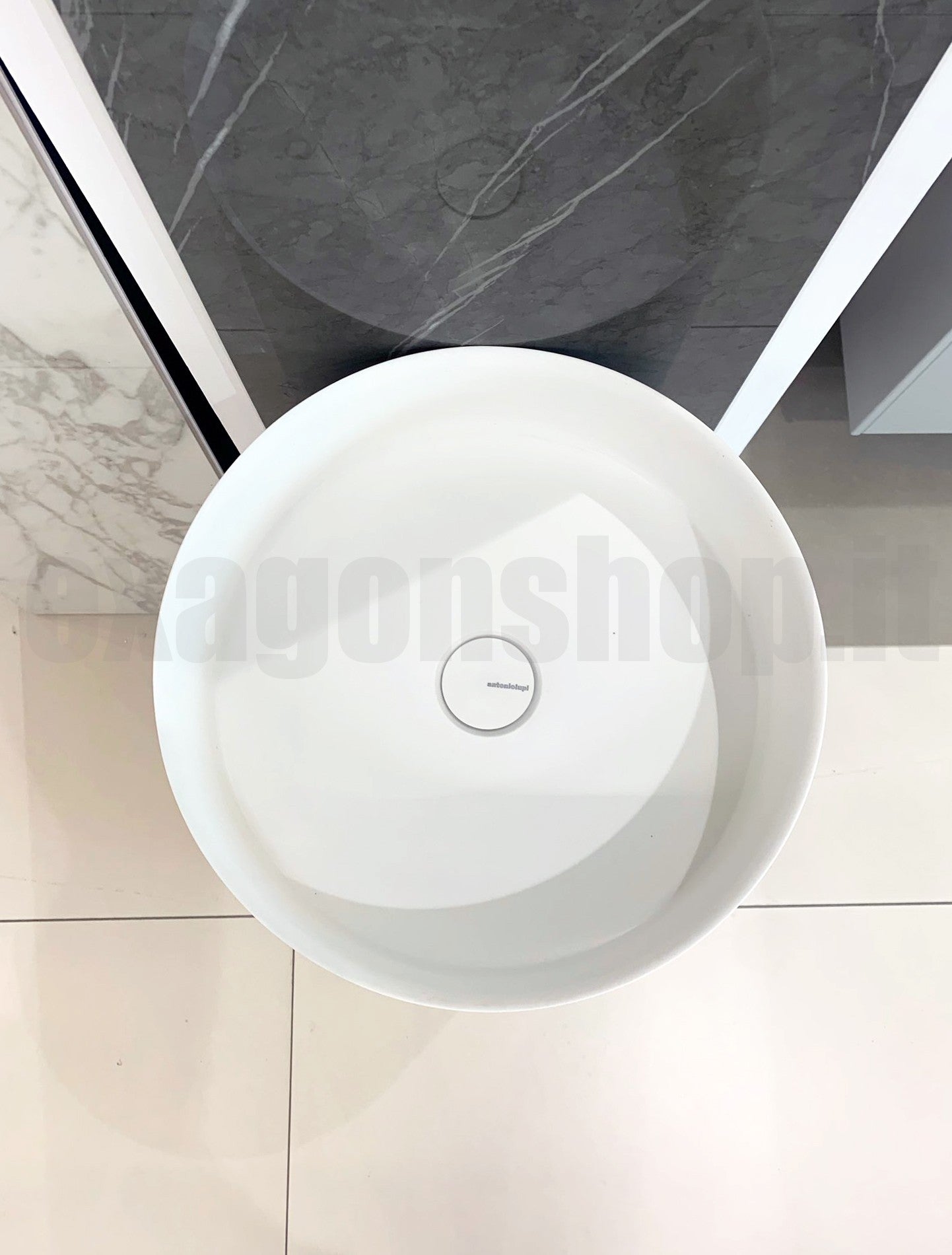 Antonio Lupi Ego Lavabo 45 cm freestanding in Corian NLEGOV, vista frontale su sfondo bianco - Antonio Lupi Design