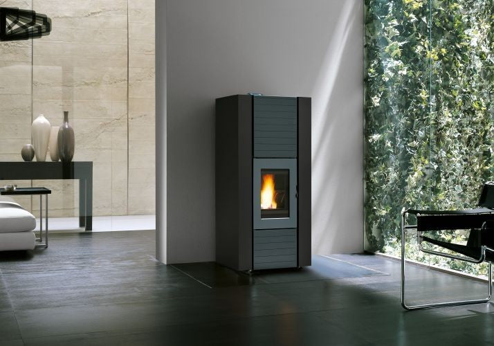 Stufa ermetica a Pellet Ecofire Ad Acqua con top in ghisa e, vista laterale che mostra profilo e dimensioni