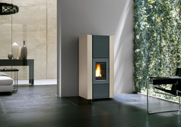 Stufa ermetica a Pellet Ecofire Ad Acqua con top in ghisa e, vista laterale che mostra profilo e dimensioni