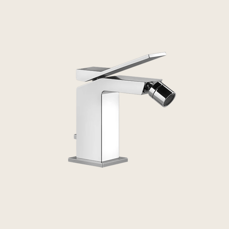 Gessi Rettangolo K Miscelatore bidet cromo, vista frontale della maniglia e della bocca di erogazione