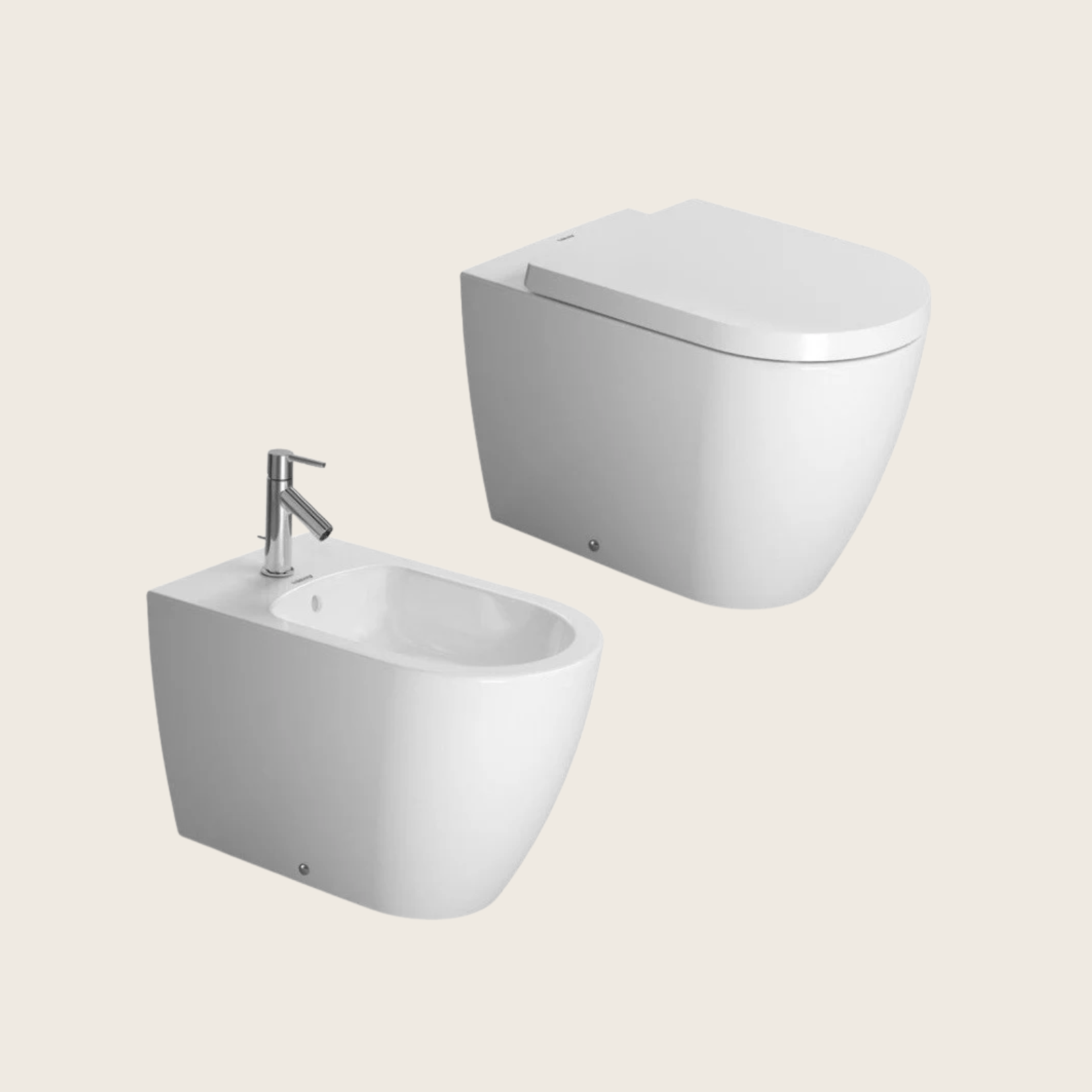 Duravit Me By Starck coppia sanitari Vaso E Bidet A ambientato su piano bagno con accessori