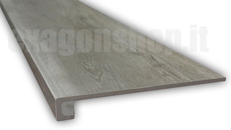 Monocibec Woodtime Gradone 33x120 Rettificato Effetto Legno posata in ambiente arredato, dettaglio della venatura...
