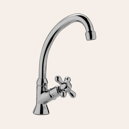Paffoni Iris Irv091 Rubinetto lavello Con Canna Orientabile installato su lavello, vista della bocca e della leva