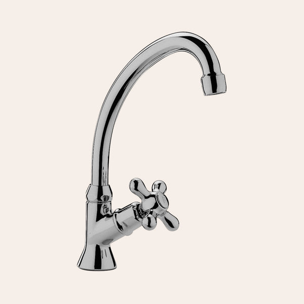 Paffoni Iris Irv091 Rubinetto lavello Con Canna Orientabile installato su lavello, vista della bocca e della leva