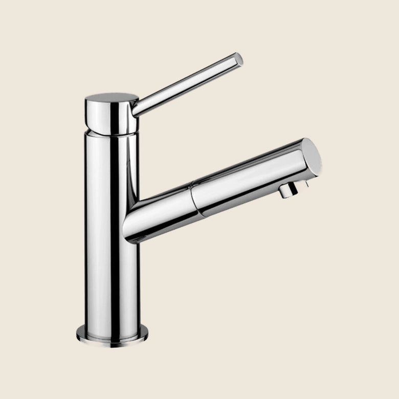 Paffoni Microm Mi071 Miscelatore lavabo Senza Scarico Cromo ambientato su piano bagno con accessori