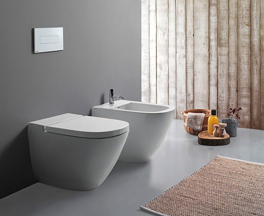 Globo Stockholm Multi vaso filo parete a pavimento con, vista frontale su sfondo bianco - Ceramica Globo