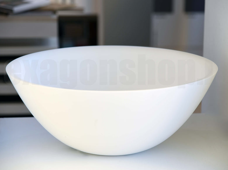 Antonio Lupi Tondomood Lavabo 50 cm In Flumood Bianco ambientato su piano bagno con accessori - Antonio Lupi Design