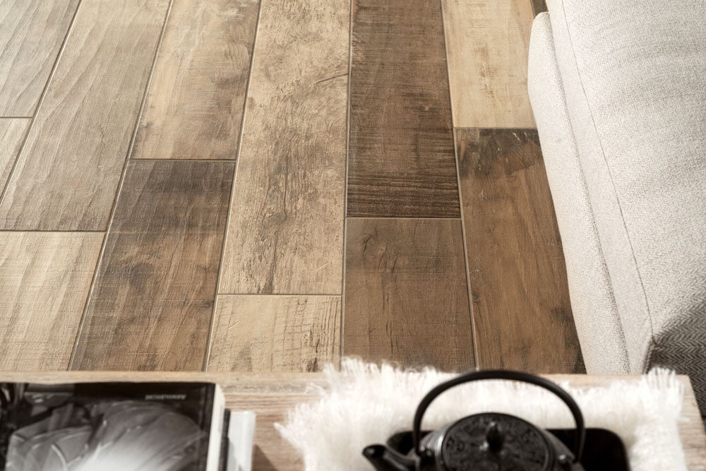 Blustyle Country Pavimento Rivestimento Effetto Legno in ambientazione completa, vista d'insieme della stanza