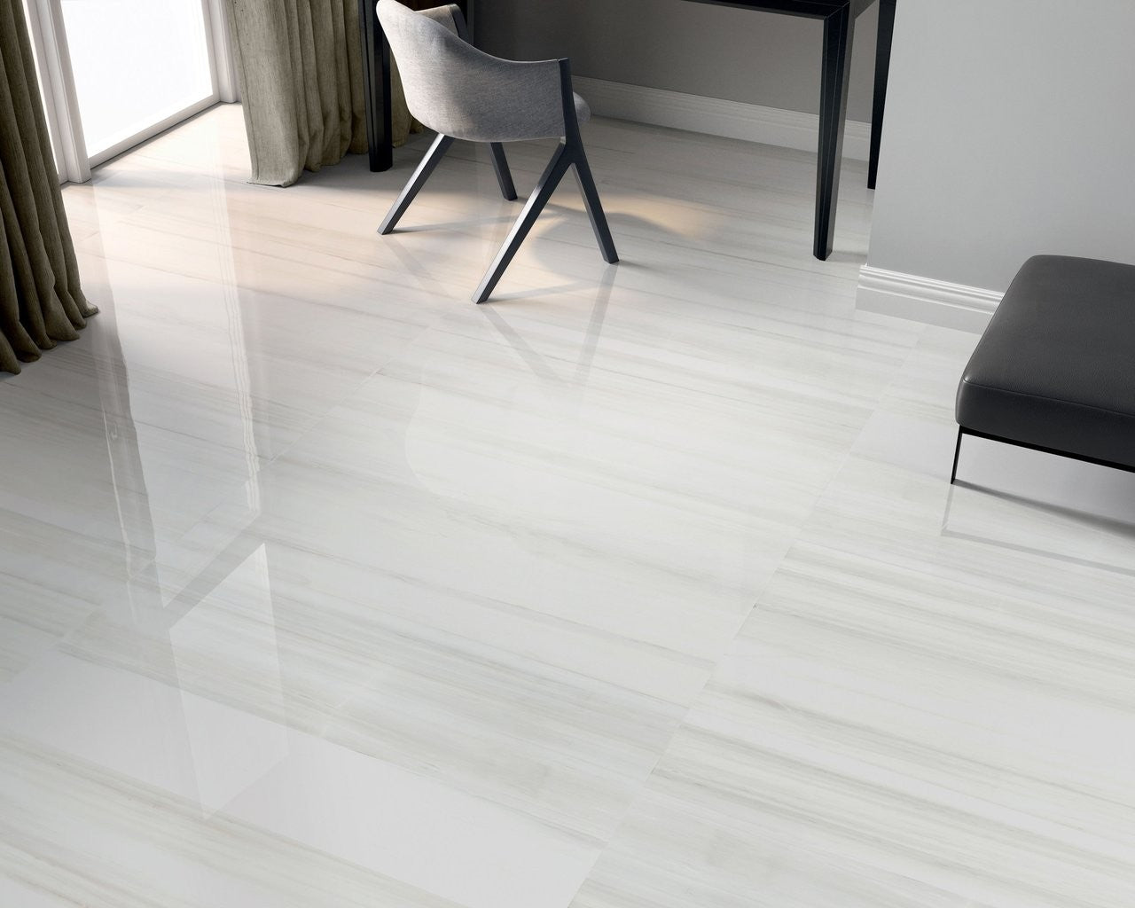 Pavimento Rivestimento 120x120 Cm Effetto Marmo Bianco Lasa Bianco Lasa Kry in ambientazione completa, vista d'insieme...